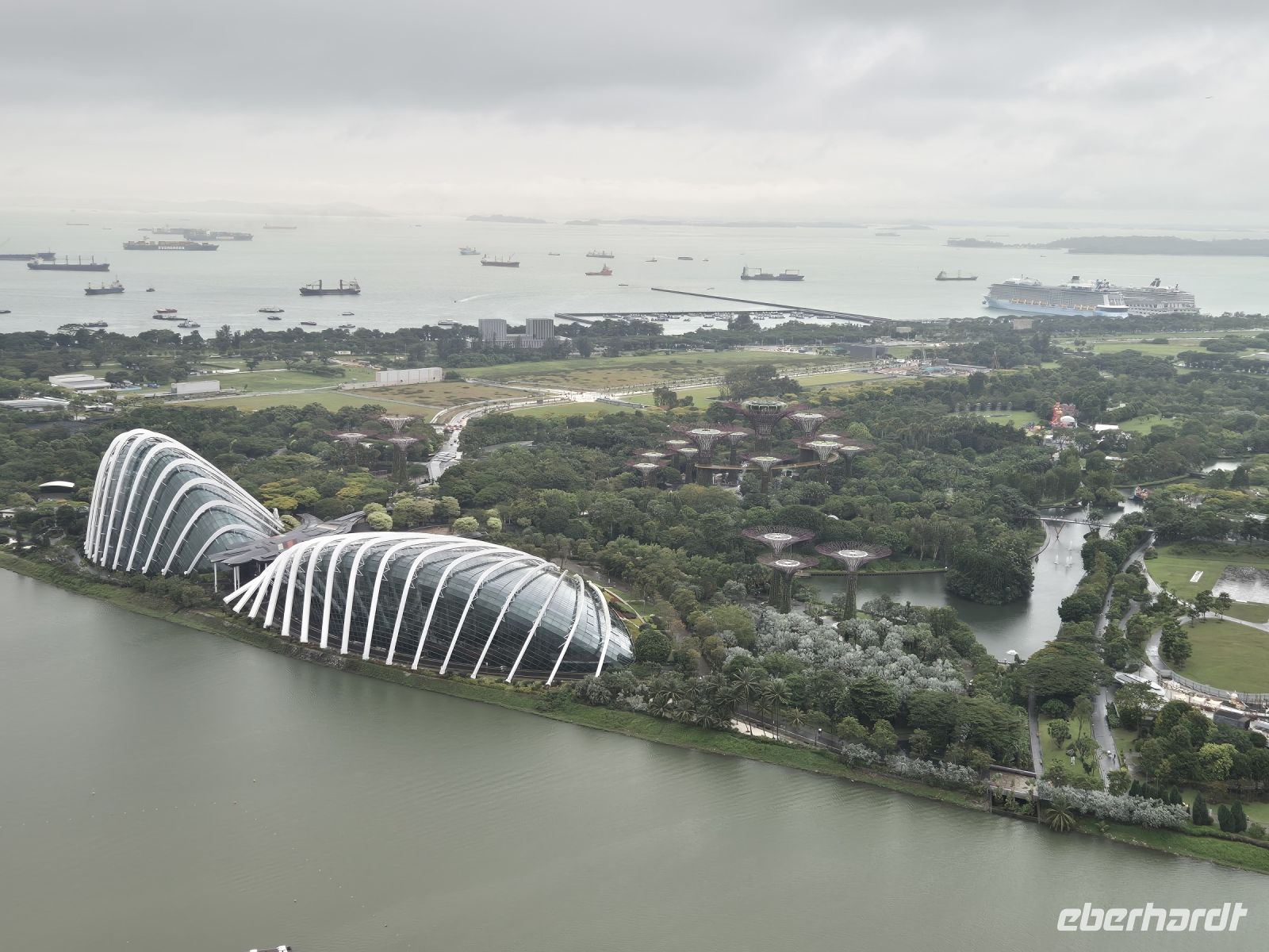 Flower Dome und Cloude Forest vom Singapur Flyer aus gesehen