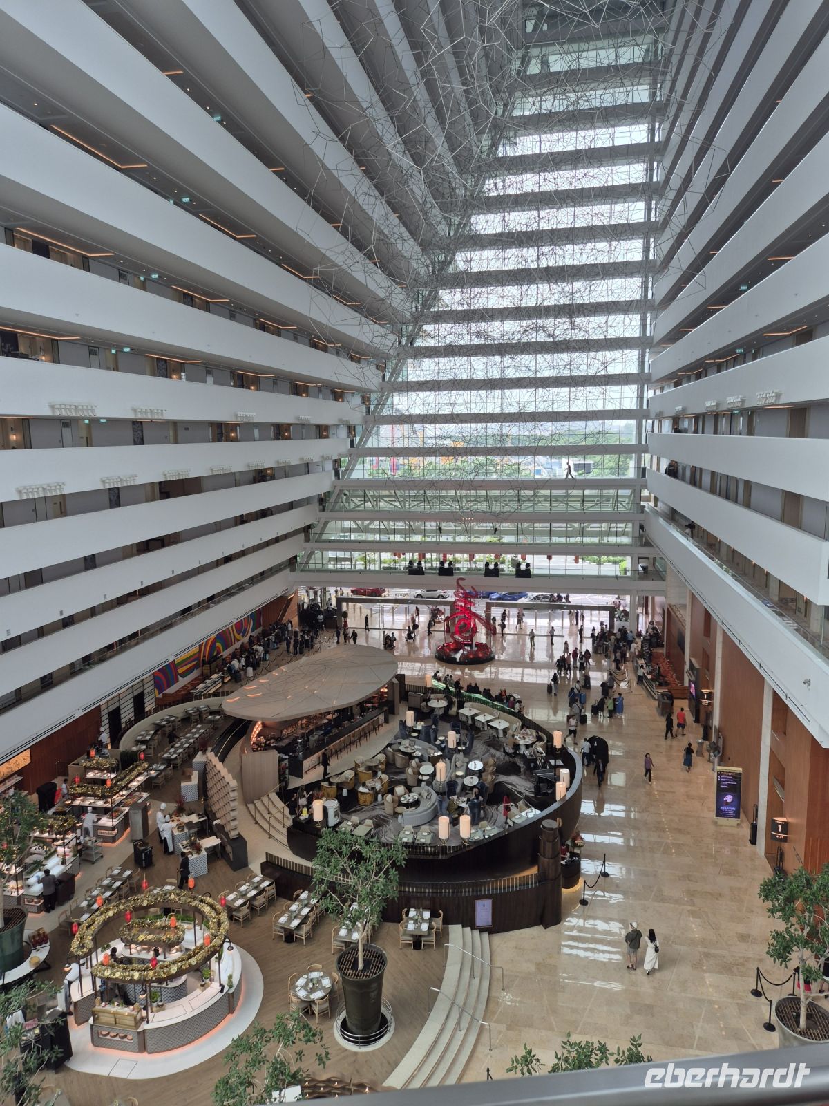 am Abreisetag: Lobby des Marina Bay Sands Hotels