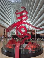 am Abreisetag: in der Lobby des Marina Bay Sands Hotels