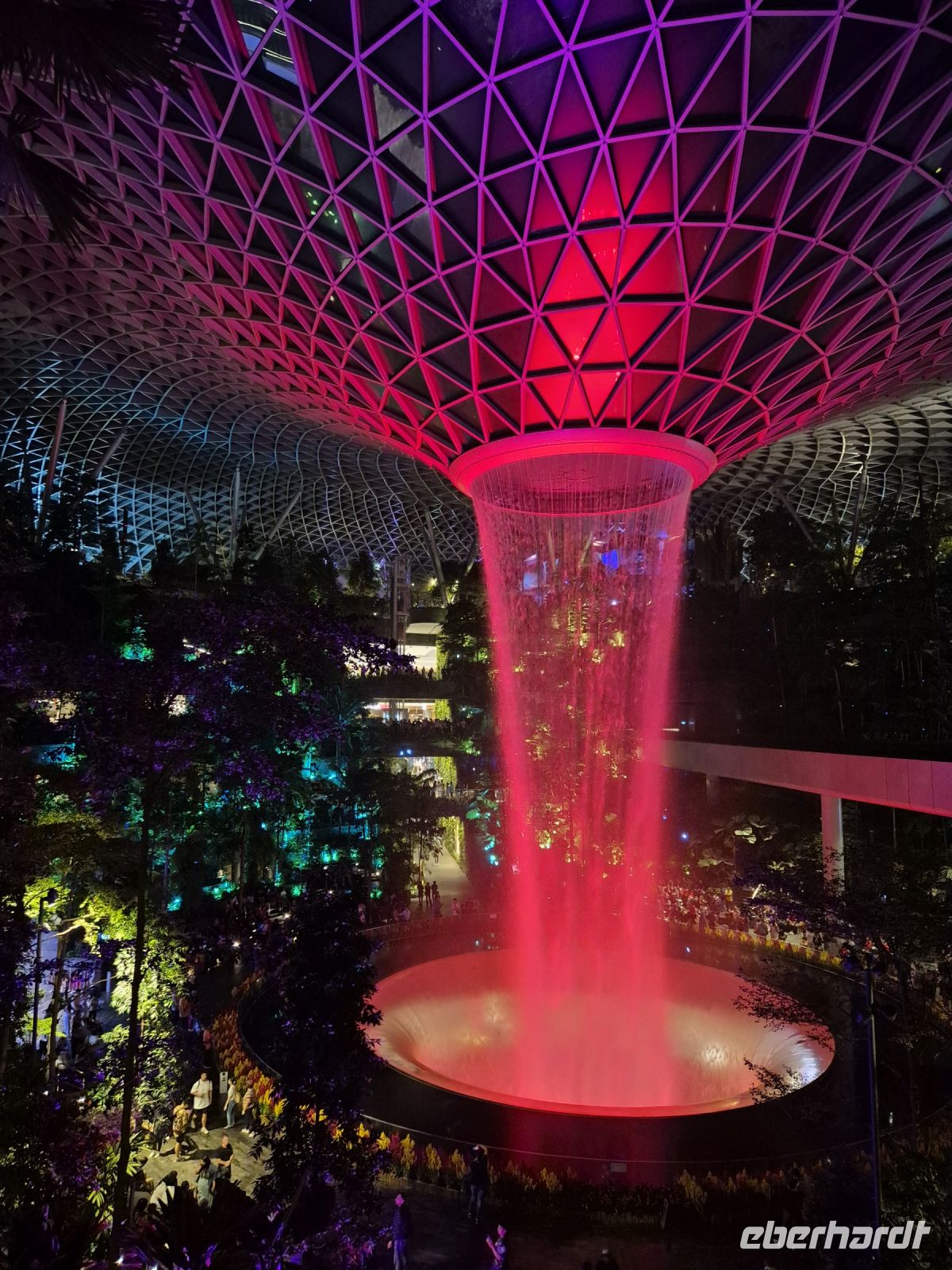 Flughafen Singapur: Wasserfall im Jewel