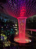 Flughafen Singapur: Wasserfall im Jewel
