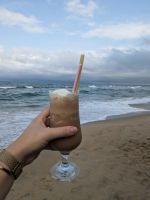 Kokosnusskaffee am Strand