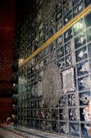 Perlmutt-Einlegearbeit auf den Fußsohlen des liegenden Buddha