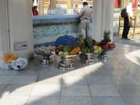 0055 Opfergaben am Tempel