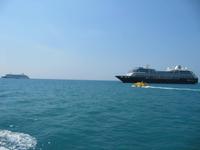 0144 Kreuzfahrtschiffe auf Reede vor Koh Samui