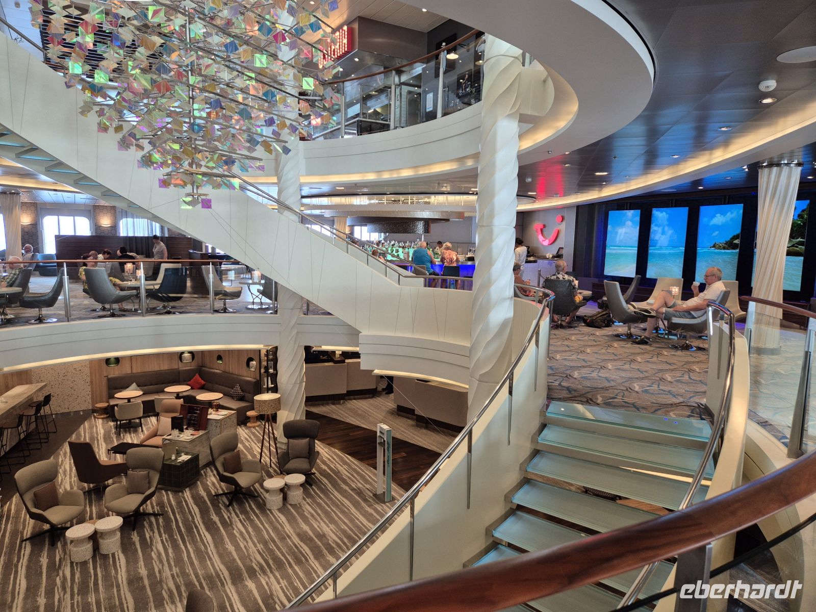 TUI Bar