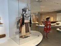 Inselrundfahrt - mit Reiseleiterin Margit im Museum