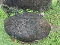 Bora Bora - Inselrundfahrt mit den Jeeps - zu Besuch bei einer Künstlerin die Pareo Tücher herstellt 