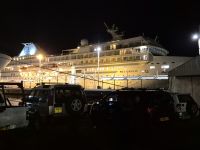 die Paul Gauguin ist gerade eingelaufen....morgen können wir an Bord