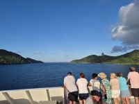 Ausfahrt aus der geschützten Bucht von Huahine