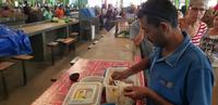 Rundgang auf dem Wochenmarkt von Nadi - Zubereitung von Kava 