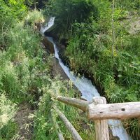Südtirol, Vinschgau, Wasserfall am Tscharser Waalweg