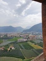 Südtirol, Blick von Sigmundskron auf Bozen und zum Schlern im Hintergrund