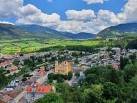 Südtirol, Pustertal, Blick vom Schloss auf Bruneck mit Pfarrkirche