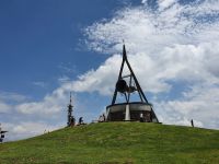 pünktlich 12 Uhr läutet die Friedensglocke täglich