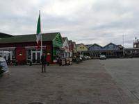 Die kleine Einkaufsmeile im Lister Hafen.