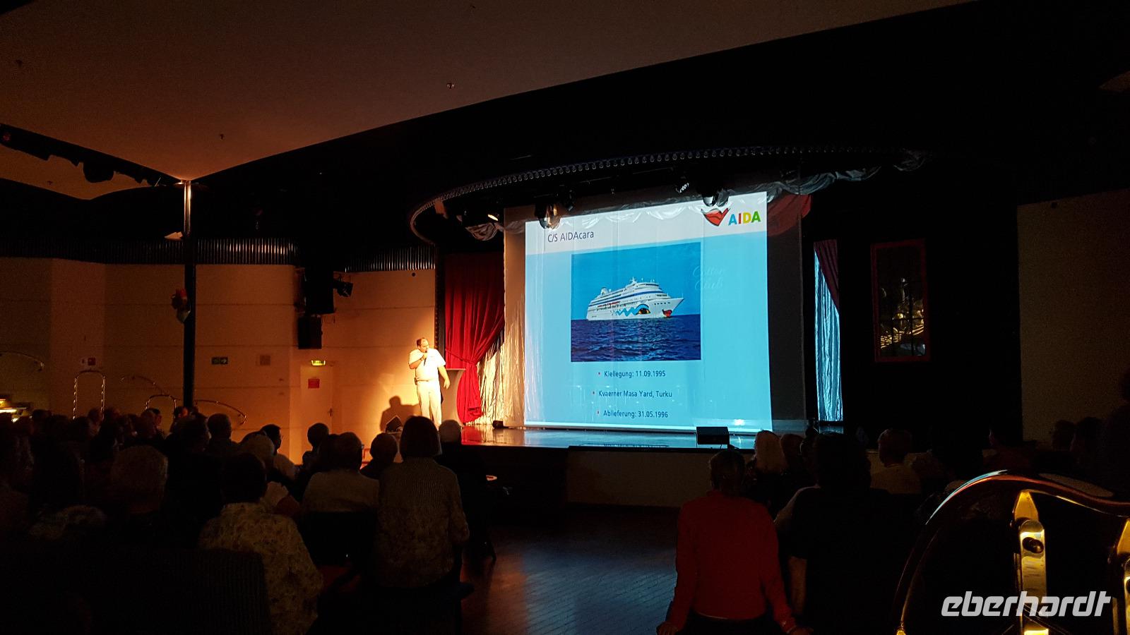 AIDAcara, Theater, Vortrag des Kapitäns