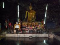 Tag 4 - 11 - Höhle mit Buddhafigur