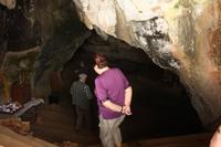 074 auf Abstieg in die Buddhahöhle