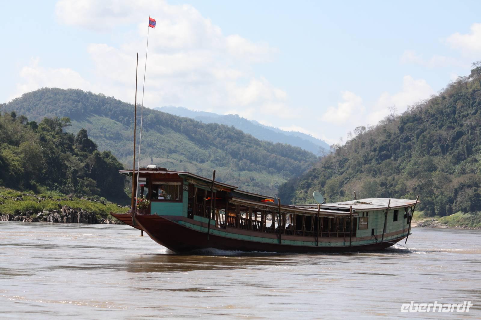 242 Gegenverkehr auf dem Mekong