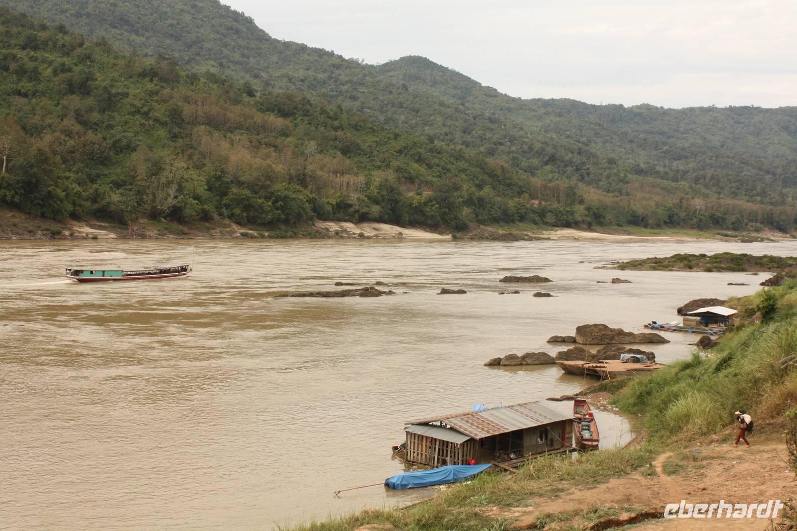 271 Stopp an einem Dorf