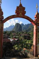 Klosteranlage im Dorf der Minderheit „Lao Lum“