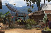 zu Besuch in einem Dorf der Minderheit „Kmu“