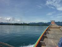 Zum Floßhotel auf dem Cheow Larn See