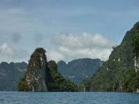 Zum Floßhotel auf dem Cheow Larn See