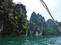 Zum Floßhotel auf dem Cheow Larn See