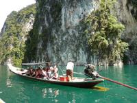 Zum Floßhotel auf dem Cheow Larn See