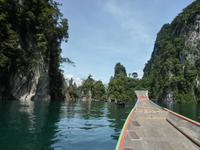 Zum Floßhotel auf dem Cheow Larn See