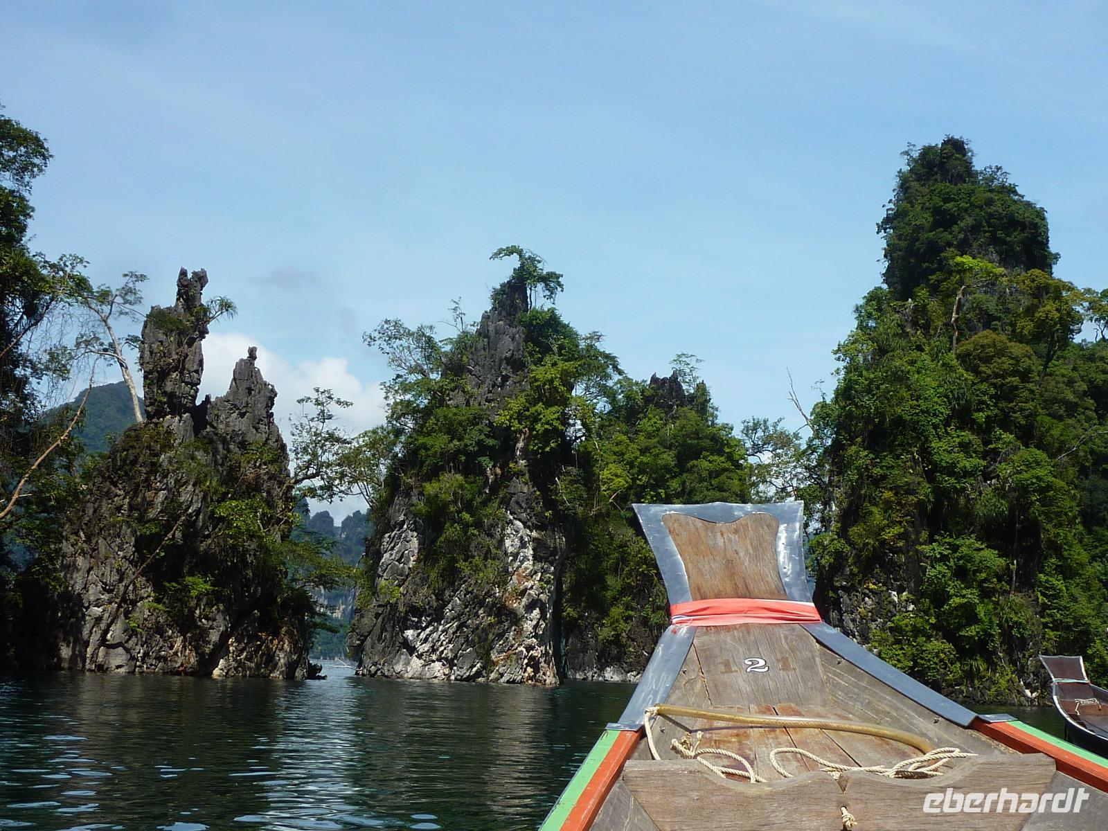 Zum Floßhotel auf dem Cheow Larn See