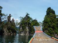 Zum Floßhotel auf dem Cheow Larn See