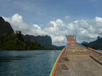 Zum Floßhotel auf dem Cheow Larn See
