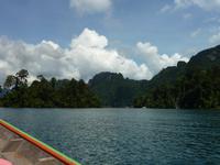 Zum Floßhotel auf dem Cheow Larn See