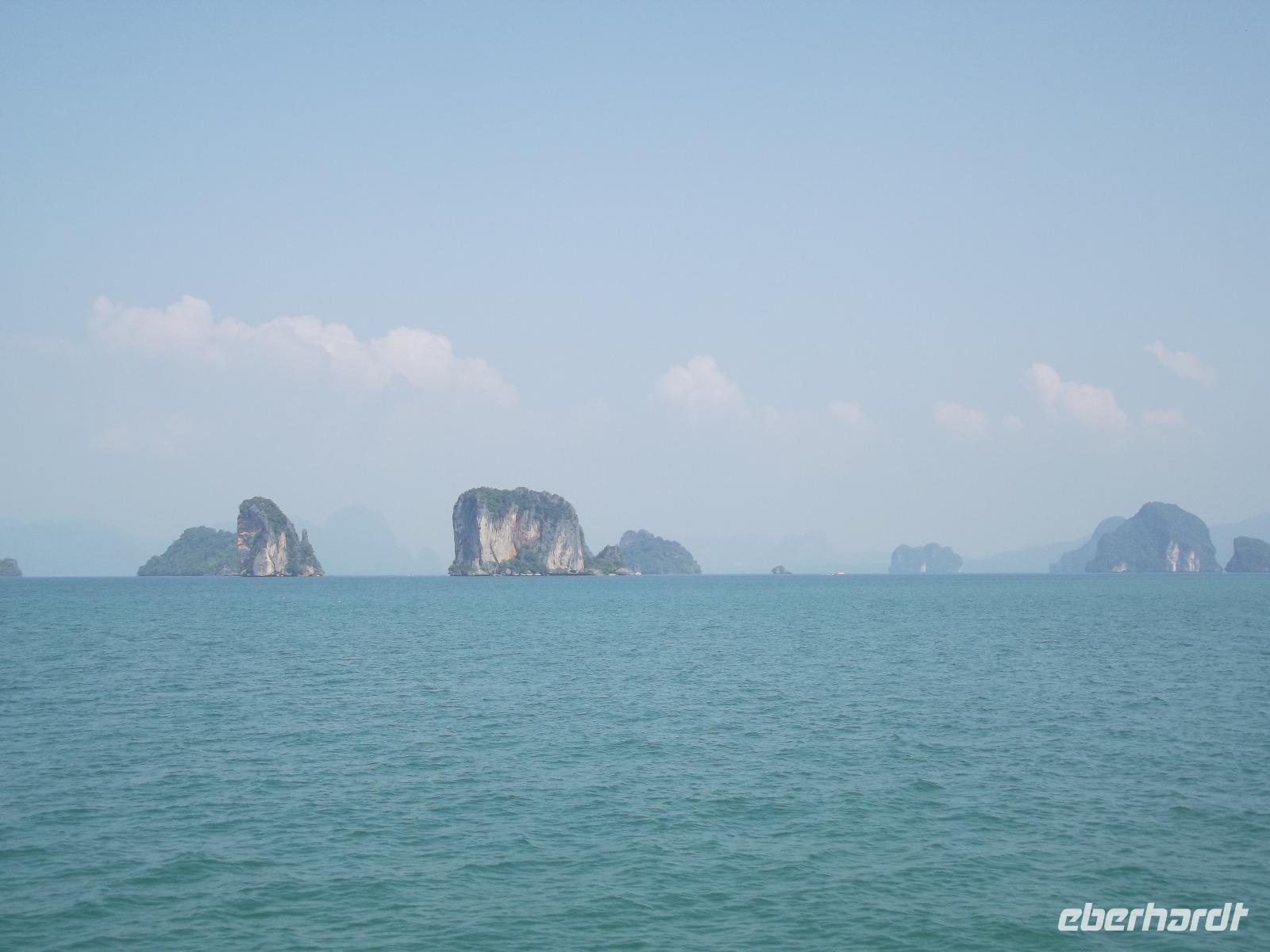 Fahrt mit einem Holz-Motorsegler in der Phang Nga Bay