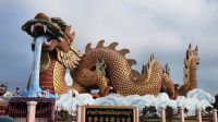 Goldener Drache in Suphanburi