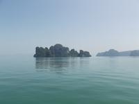 Fahrt mit einem Holz-Motorsegler in der Phang Nga Bay