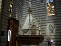 Taufbecken aus Porphyr