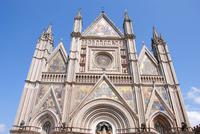 Domfassade im Licht der Mittagssonne