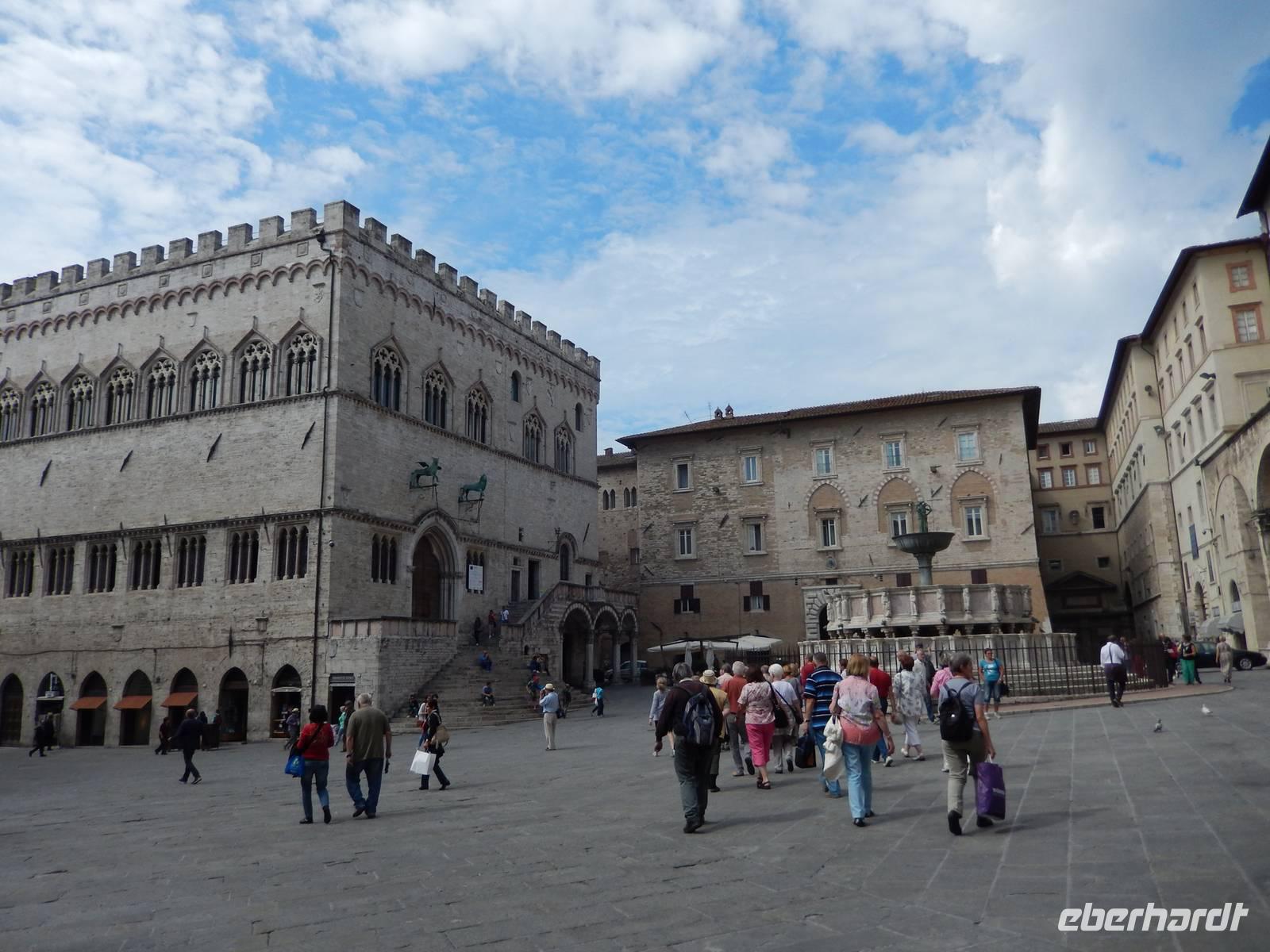 Perugias  Zentrum mit dem wohl schönsten mittelalterlichen Brunnen der Welt