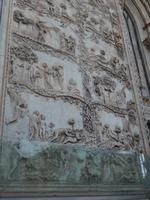 Relief an der Domfassade-Biblische Szenen