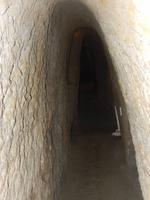 Auch diesen schmalen Gang haben wir erkundet.