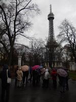 Der 63,5 Meter hohe Turm wurde als verkleinerter Nachbau des Pariser Eiffelturms erbaut