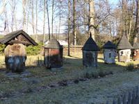 Historische Bienenstöcke im Walachischen Freilichtmuseum