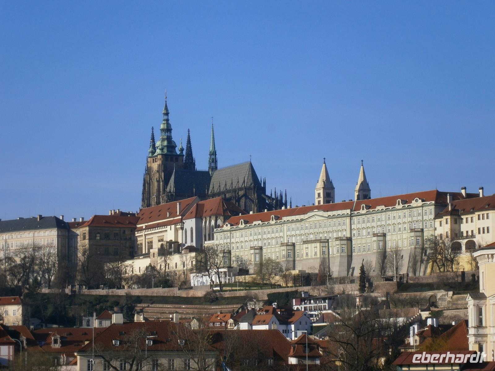 Die Prager Burg im schönstem Sonnenlicht