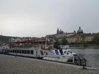 Blick auf Moldaudampfer und Hradschin