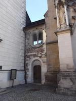 romanisches Fenster im Verbindungsbau des Palastes zur Kathedrale in Olmütz