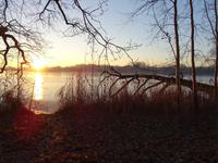 Sonnenuntergang über dem Teich in Hluboká